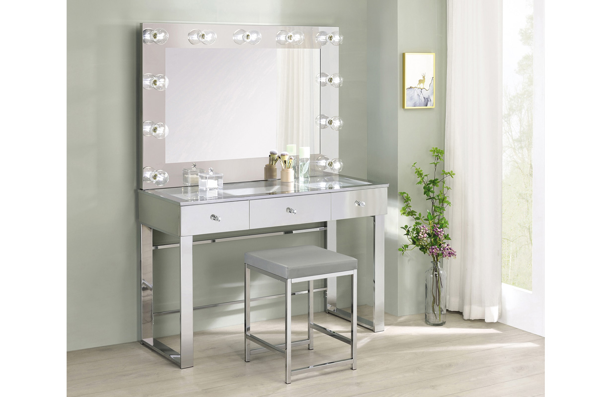 Umbridge 3-Drawer Vanity With Lighting Chrome And White
